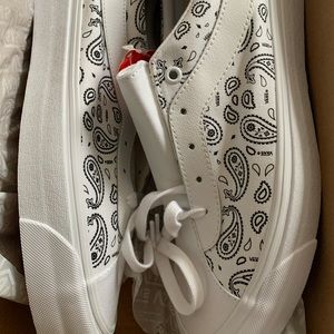 Vans (Paisley) True White/Black Clothe US 10 Mens NWT